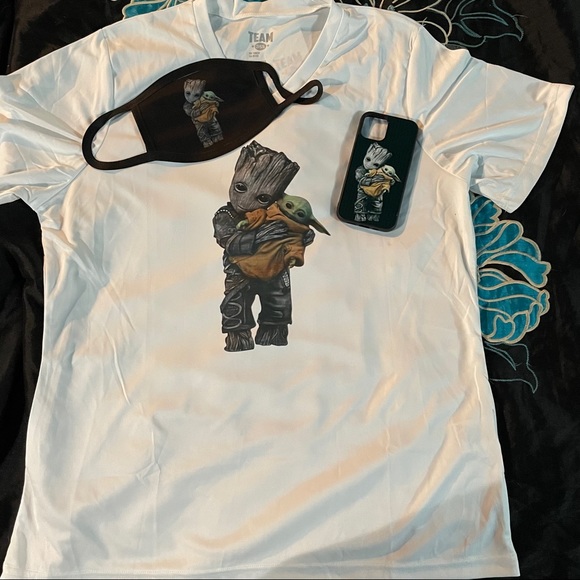 Baby Groot hugging Baby Yoda shirt - Picture 3 of 4